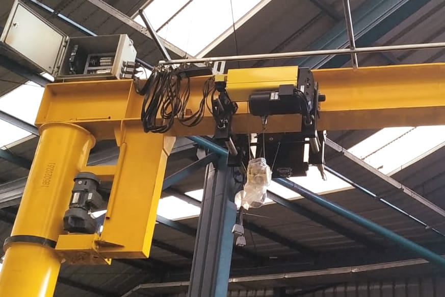 https://www.hs-cranes.com/wp-content/uploads/2025/07/European-type-wire-rope-hoist-and-electric-control-unit.jpg