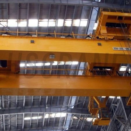 Мостовой кран с двойной тележкой