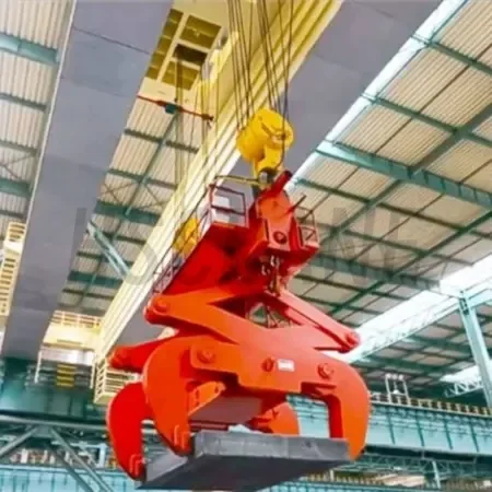 Мостовой кран с зажимами